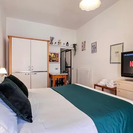 Studio Flat - Piazza San Cosimato By Yourhost-3